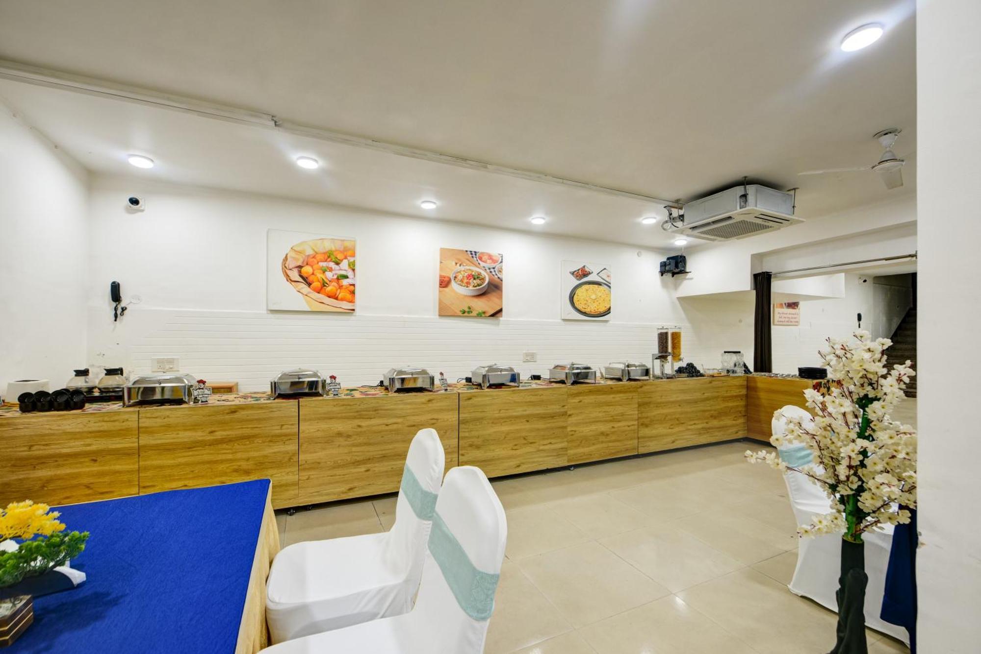 Aamantran Residency Hotel, Sohna Road, Sector 49, Gurugram Gurgaon Zewnętrze zdjęcie