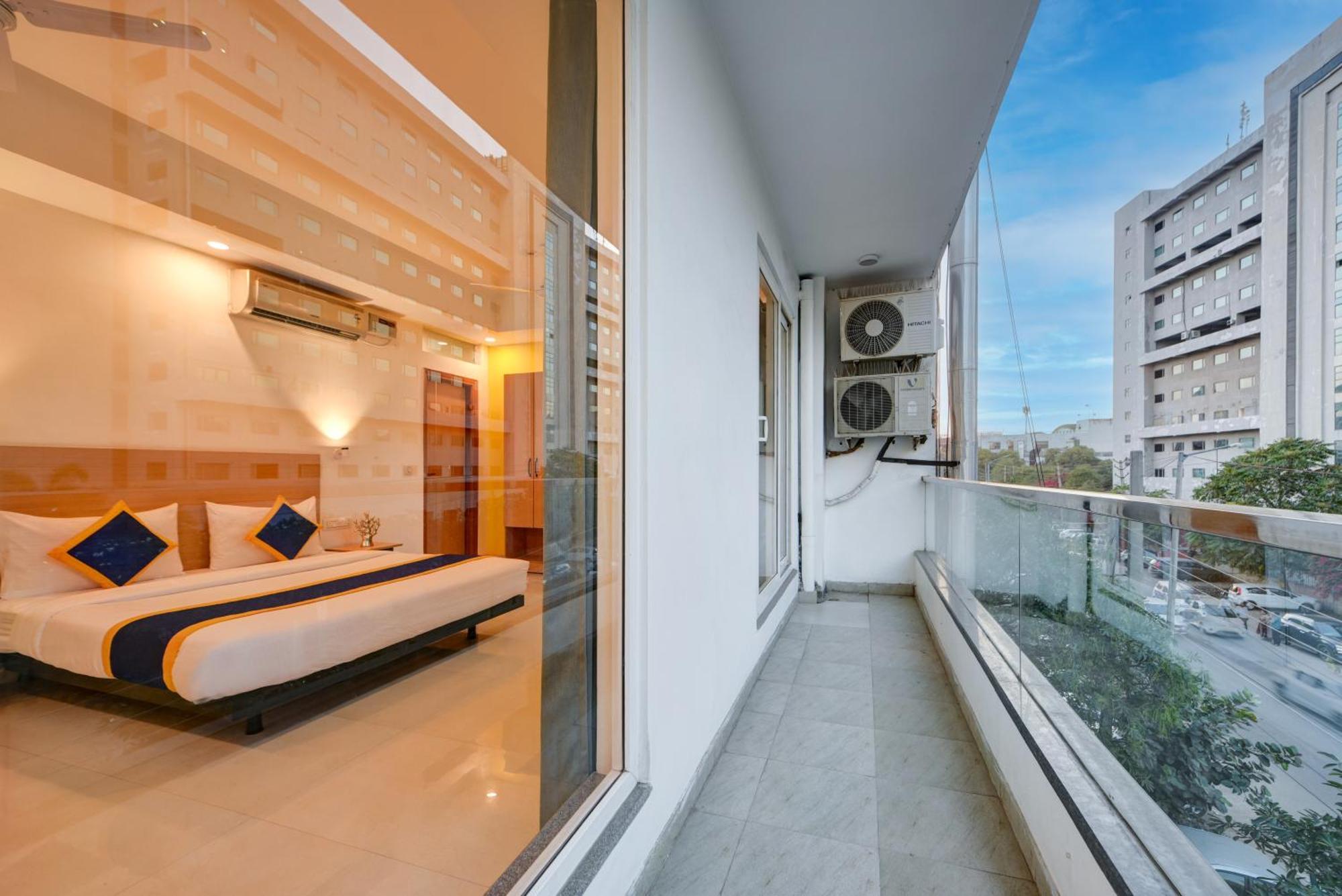 Aamantran Residency Hotel, Sohna Road, Sector 49, Gurugram Gurgaon Zewnętrze zdjęcie
