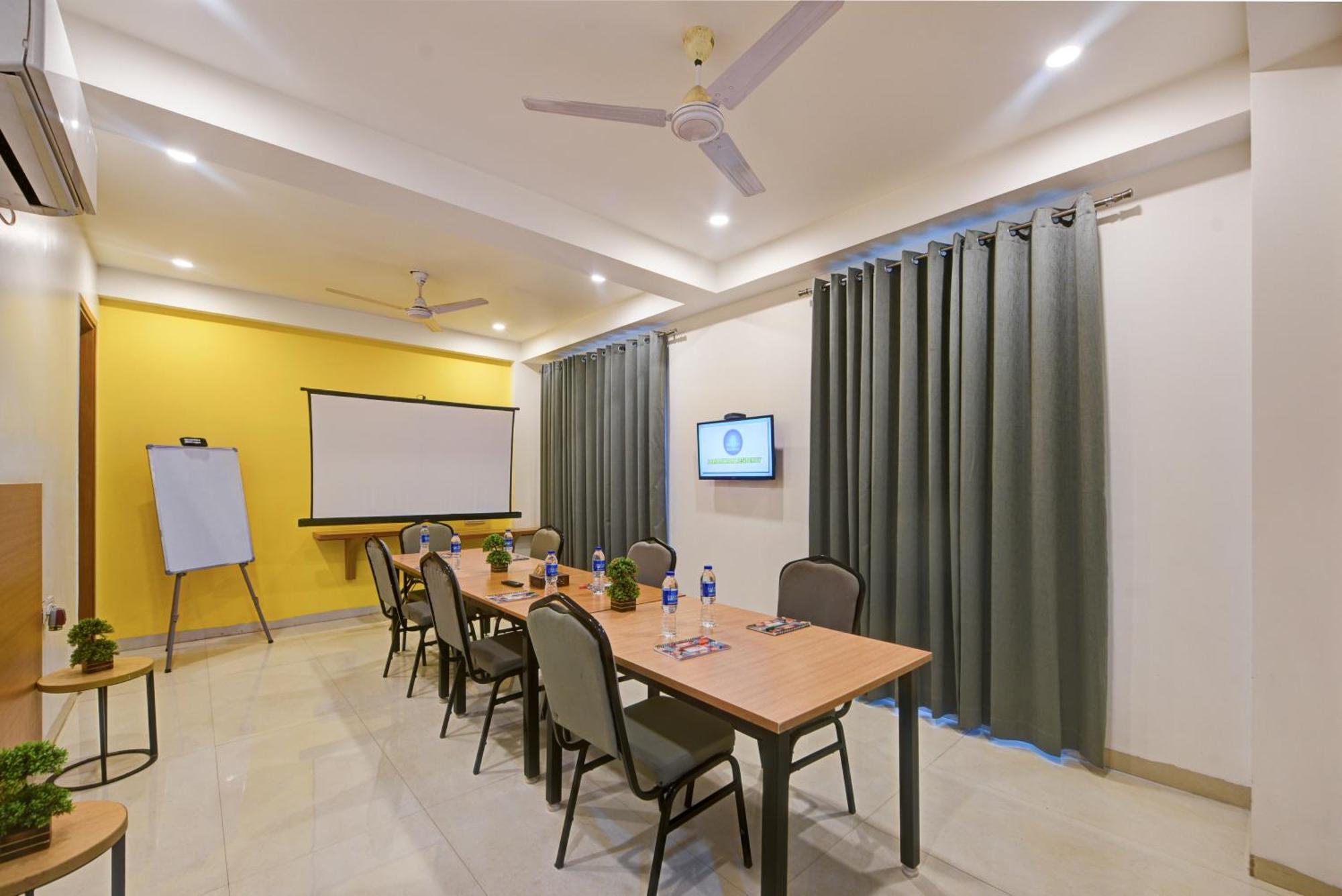 Aamantran Residency Hotel, Sohna Road, Sector 49, Gurugram Gurgaon Zewnętrze zdjęcie
